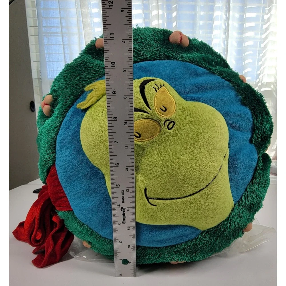 Universal Studios Island Of Adventure Grinch Christmas‎ Wreath Pillow Dr Seuss